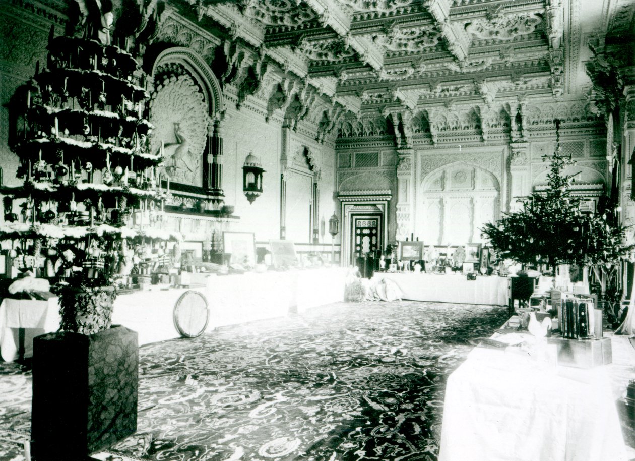 1900 में ओसबोर्न हाउस में दरबार कक्ष में क्रिसमस टेबल द्वारा अंग्रेजी फोटोग्राफर