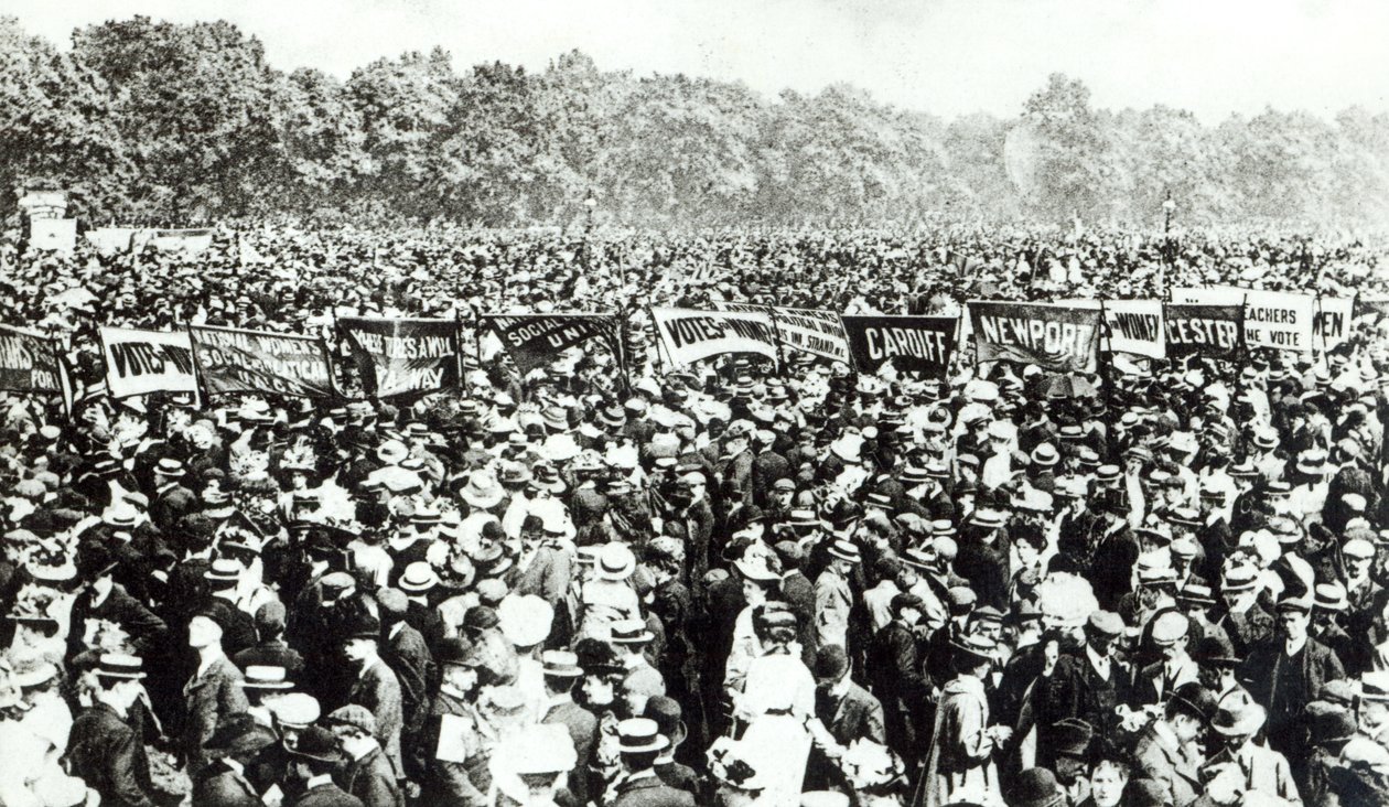 21 जून 1908 को हाइड पार्क में महिलाओं के प्रदर्शन के लिए शानदार वोट द्वारा अंग्रेजी फोटोग्राफर