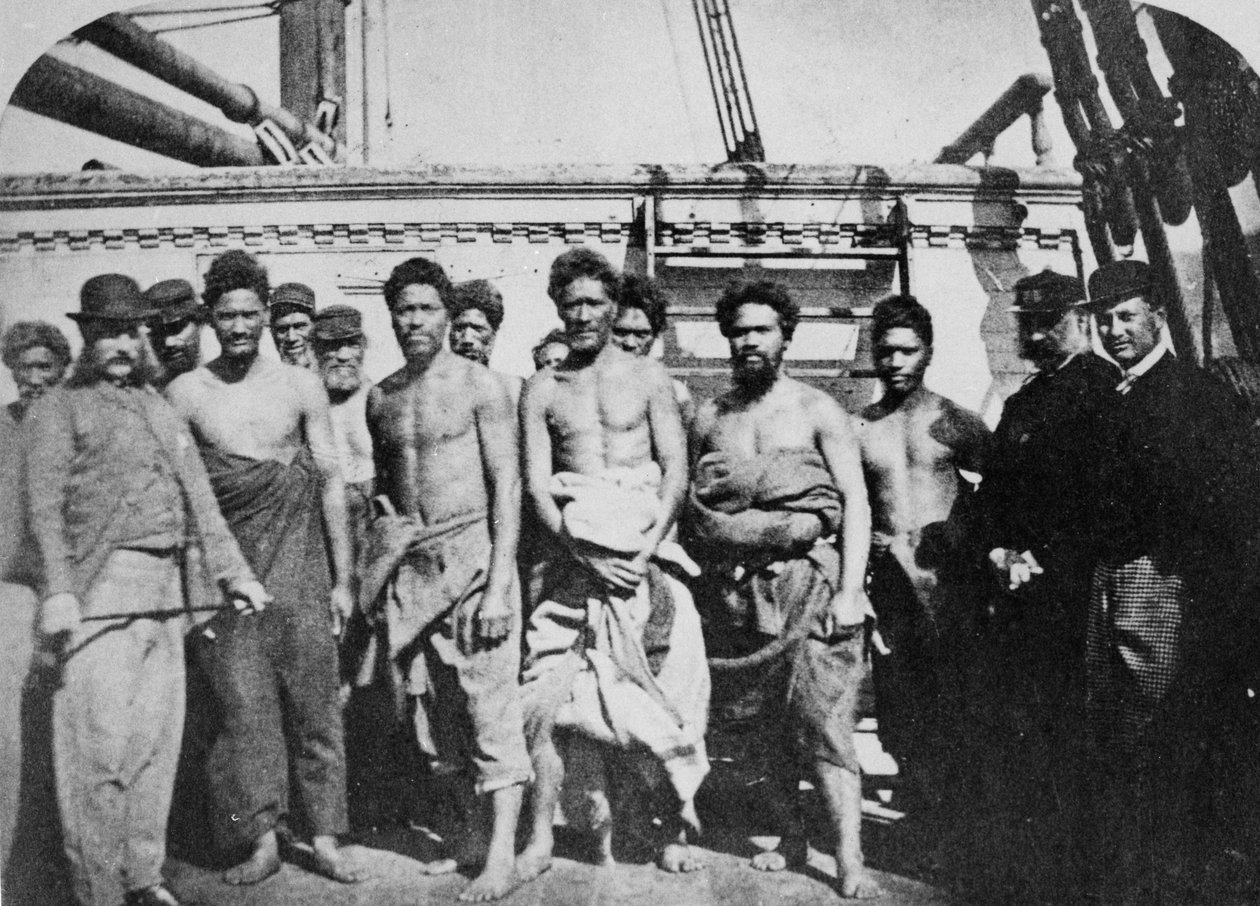 1866 में वेलिंगटन हार्बर में एक जेल में बंद माओरी कैदी द्वारा अंग्रेजी फोटोग्राफर