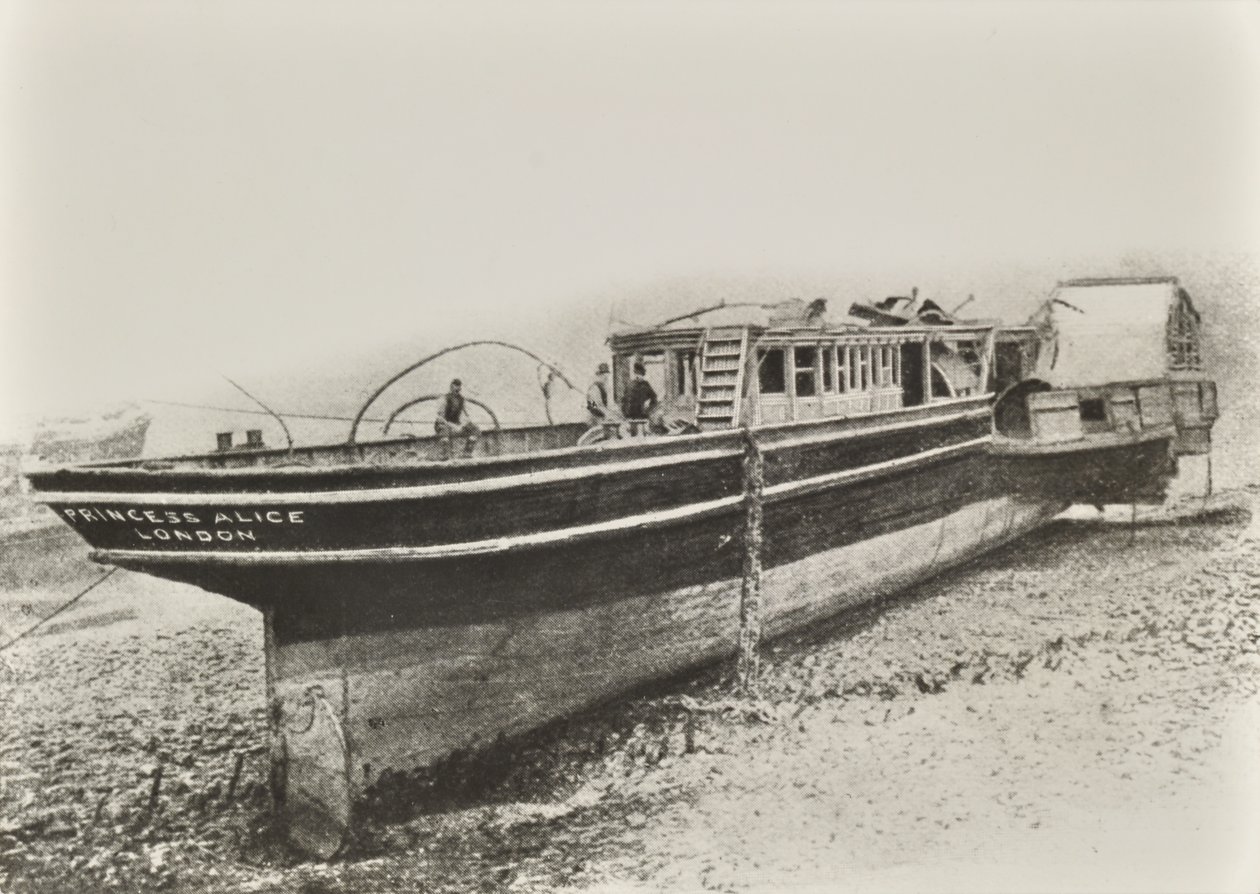 प्रिंसेस ऐलिस: टेम्स, लंदन से 1889 में उठाए जाने के बाद द्वारा अंग्रेजी फोटोग्राफर