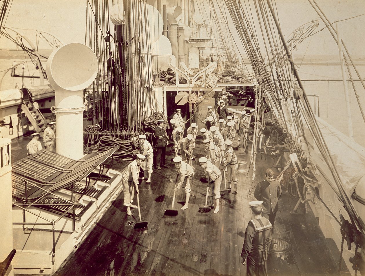 HMS Calliope के डेक को स्क्रब करना द्वारा अंग्रेजी फोटोग्राफर