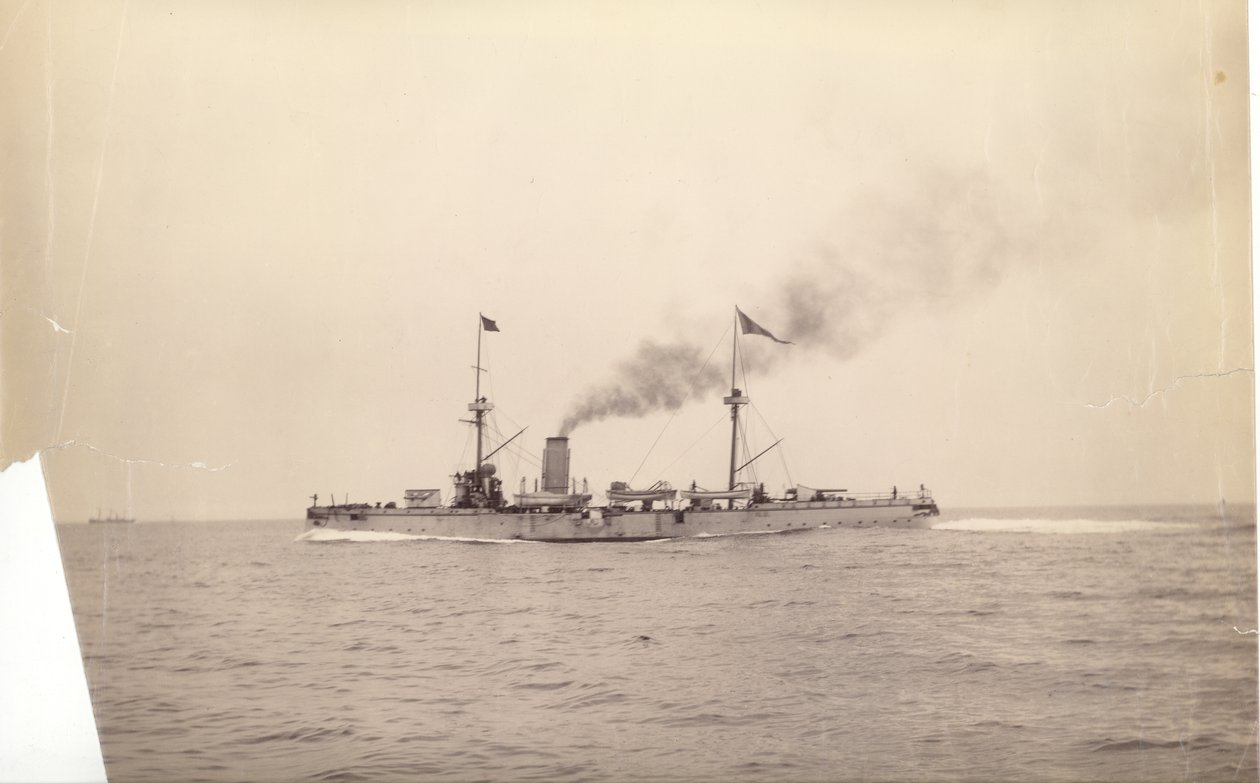 समुद्र में "ची युआन", c.1886 द्वारा अंग्रेजी फोटोग्राफर