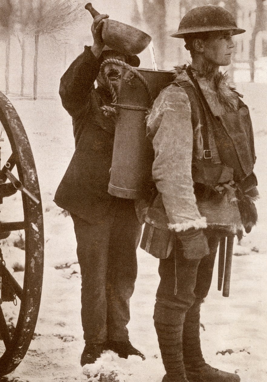 द हॉट सूप मैन, 1918 (समाचार पत्र छापना) द्वारा अंग्रेजी फोटोग्राफर