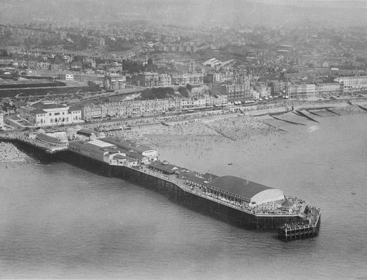 द पियर, हेस्टिंग्स, c.1930 द्वारा अंग्रेजी फोटोग्राफर