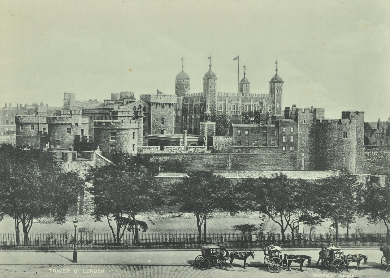 टॉवर ऑफ़ लंदन, टॉवर हिल, 1890 द्वारा अंग्रेजी फोटोग्राफर