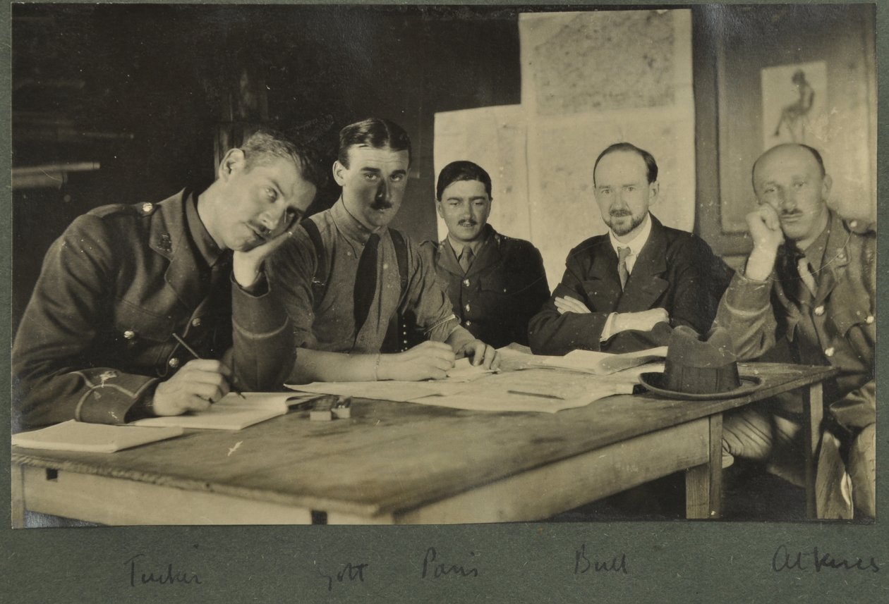 टकर, गोल्ट, पेरिस, बुल, एटकिंस, c.1916 द्वारा अंग्रेजी फोटोग्राफर