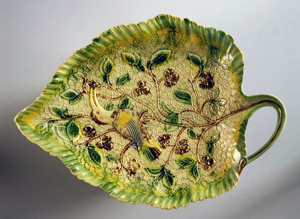 पत्ती के आकार का पकवान बेलों और विदेशी पक्षी से सजाया गया, 1760-70 (सिरेमिक) द्वारा अंग्रेजी स्कूल
