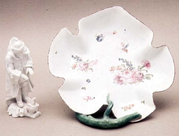 लॉन्गटन हॉल लीफ डिश, ट्रेमली रोज, 1755, और विंटर का आंकड़ा, 1758 (चीनी मिट्टी के बरतन) द्वारा अंग्रेजी स्कूल