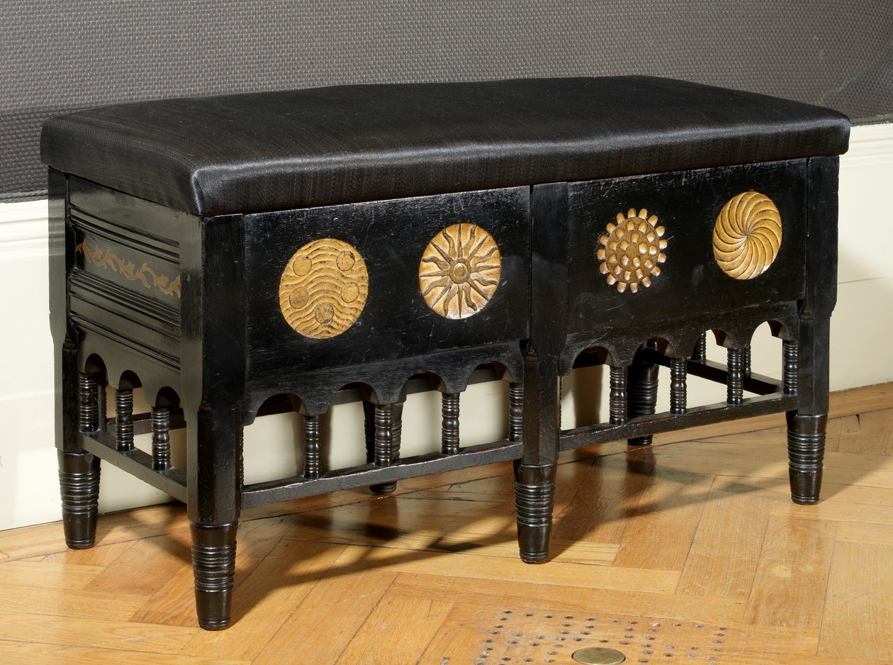 ओटोमन, c.1870 (ebonized, चित्रित और सोने का पानी चढ़ा लकड़ी) द्वारा अंग्रेजी स्कूल