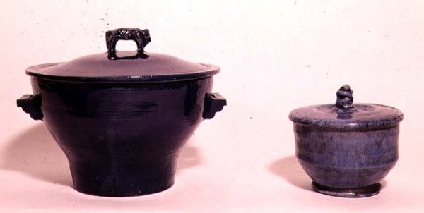 ओमेगा कार्यशालाओं में डिजाइन किए गए बर्तन, c.1917 (सिरेमिक) द्वारा अंग्रेजी स्कूल