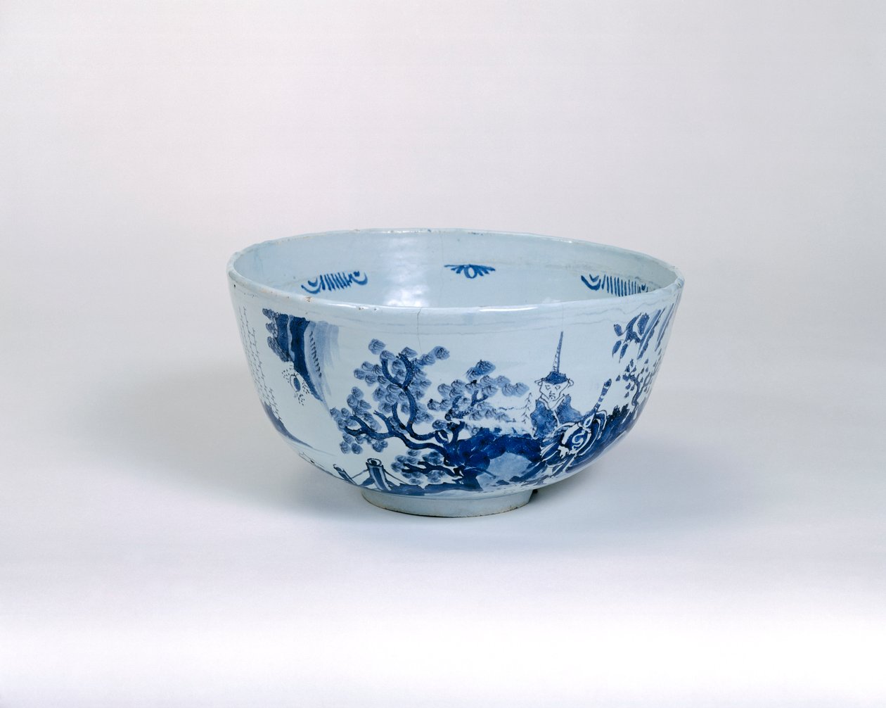 पंच कटोरा, संभवतः ब्रिसलिंगटन में बनाया गया, c.1675-1700 (टिन-चमकता हुआ मिट्टी के बरतन) द्वारा अंग्रेजी स्कूल