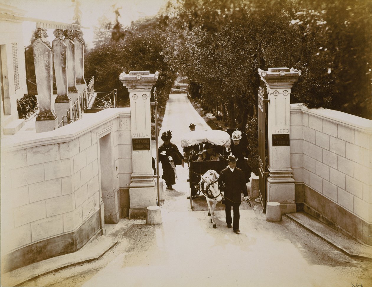 क्वीन विक्टोरिया (1819-1901) फ्रांस के दक्षिण में विला लिसेर्ब के द्वार पर द्वारा अंग्रेजी स्कूल