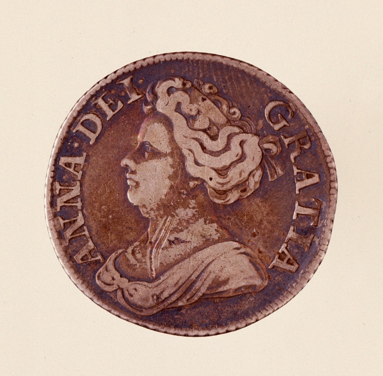 सिल्वर इंग्लिश ग्रोसचेन, रानी ऐनी स्टुअर्ट (ग्रेट ब्रिटेन की ऐनी) (1665-1714) 1712. डायम का शासन। २,५ सेमी नेपल्स, संग्रहालय पुरातत्व द्वारा अंग्रेजी स्कूल