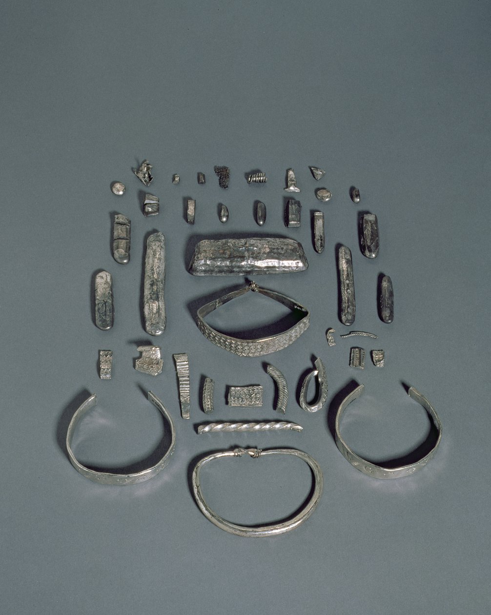 Cuerdale Hoard, एंग्लो-सैक्सन और वाइकिंग खजाना, Cuerdale हॉल द्वारा Ribble नदी के तट पर पाया गया, प्रेस्टन, लंकाशायर के पास, टर्मिनल दिनांक 901-5 ई। द्वारा अंग्रेजी स्कूल