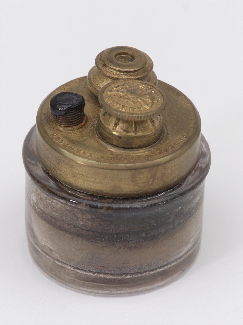 ट्रैवलिंग इंकवेल, c.1815 (इंकवेल) द्वारा अंग्रेजी स्कूल