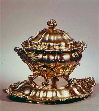ट्यूरेन, तरबूज के आकार का, अनार के साथ, गैरीड्स, लंदन, 1847 (सिल्वर) द्वारा लागू गैंडो वाली बॉर्डर और फोलिएट हैंडल्स, द्वारा अंग्रेजी स्कूल