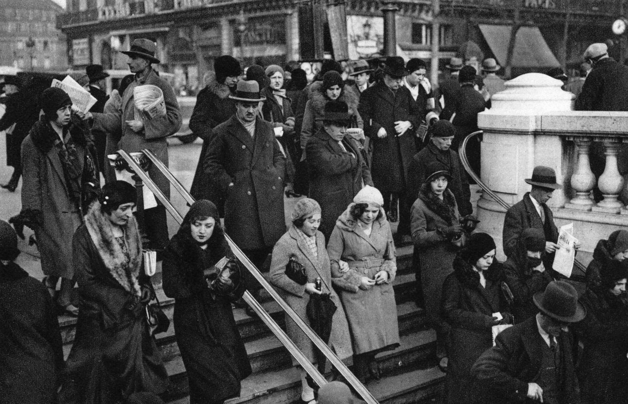मेट्रो स्टेशन में प्रवेश, पेरिस, 1931। द्वारा अर्नेस्ट फ्लेमरियन