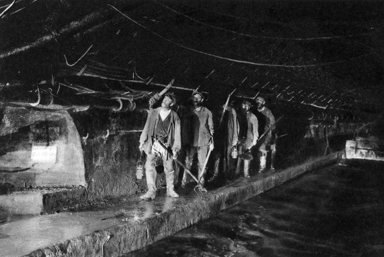 मुख्य सीवर, पेरिस, 1931 में सीवर क्लीनर द्वारा अर्नेस्ट फ्लेमरियन