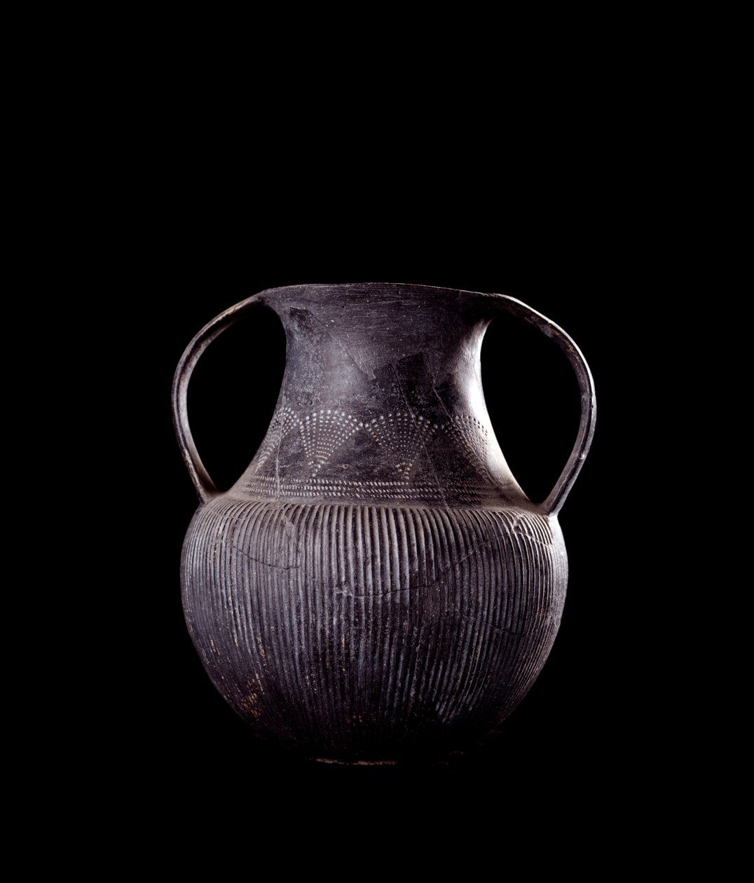 Etruscan सभ्यता: ब्लैक बुचेरो एंफोरा, Veio से, मोंटे मिशेल, इटली के नेक्रोपोलिस - 7 वीं शताब्दी ई.पू. द्वारा इट्रस्केन
