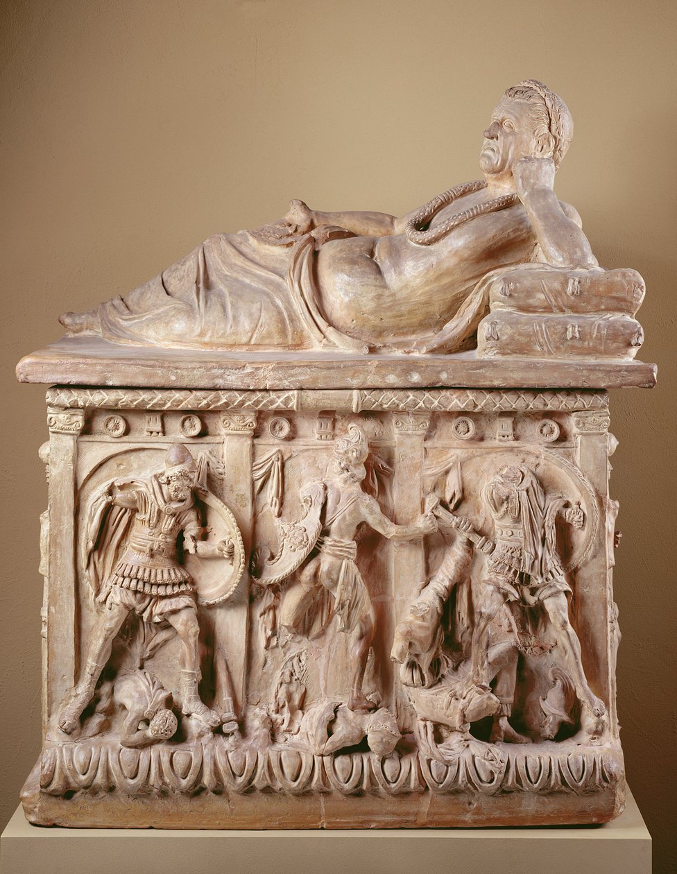 सिनेरी कलश, दूसरी शताब्दी ईसा पूर्व (पॉलीक्रोम के साथ टेराकोटा) द्वारा Etruscan Etruscan