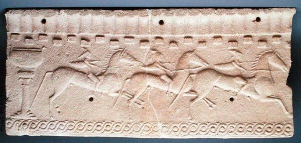 घुड़सवार (पत्थर) की राहत के साथ पट्टिका द्वारा Etruscan Etruscan