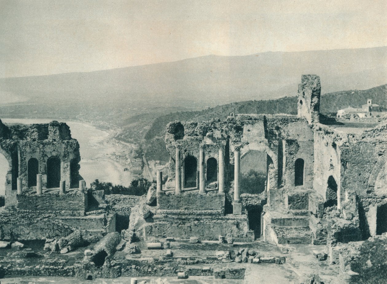 स्टेज और ग्रीक थिएटर, ड्रेसिंग रूम, ताओरमिना, सिसिली, इटली, 1927 द्वारा यूजेन पोपेल