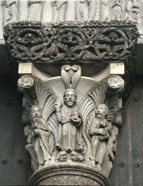 1840-61 के पश्चिम पोर्टल से मसीह आशीर्वाद के साथ कॉलम राजधानी द्वारा यूजीन इमैनुएल वायलेट ले डुको