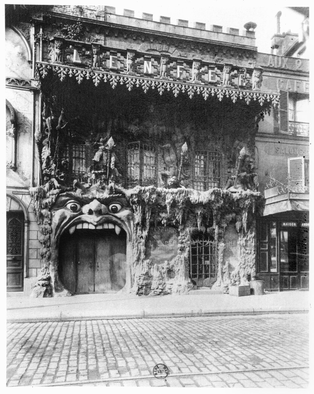 पेरिस में &39;हेल&39; का कैबरे, 53 बुलेवर्ड डी क्लिची, c.1900 द्वारा यूजेन एटगेट