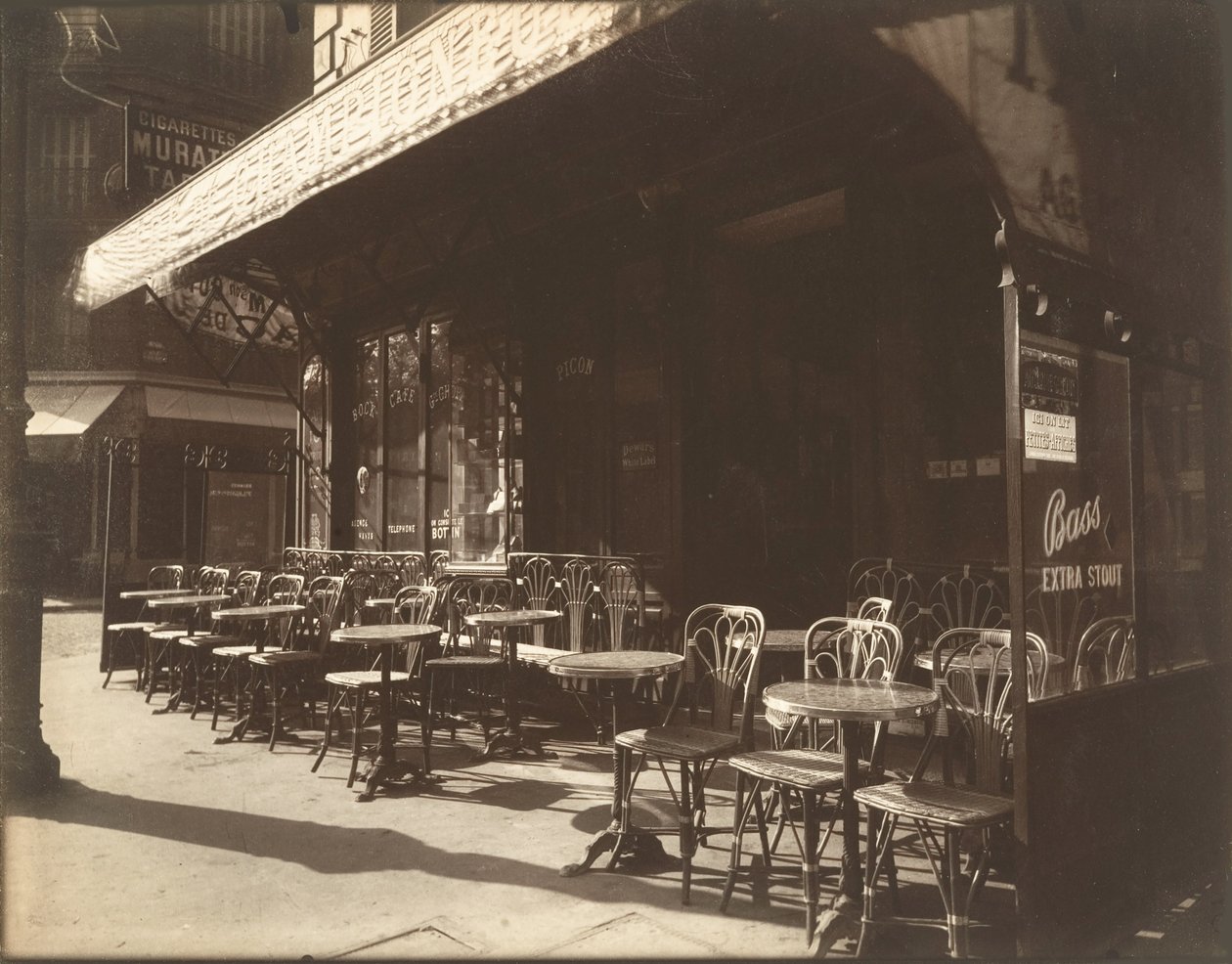 कैफे, एवेन्यू डे ला ग्रांडे-आर्मी, 1924-1925। द्वारा यूजेन एटगेट