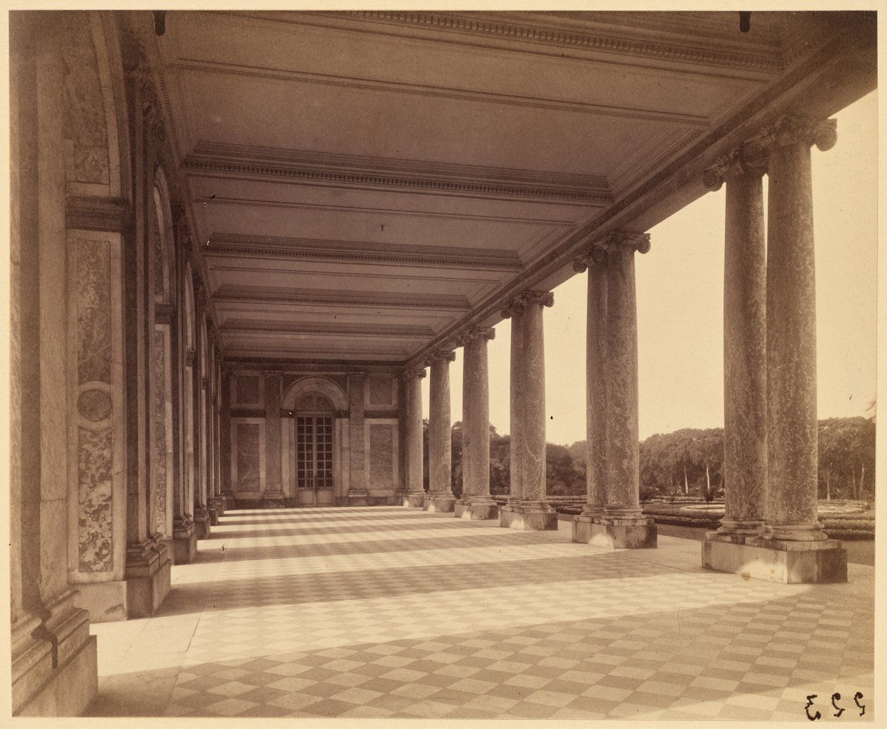  द्वारा यूजेन एटगेट