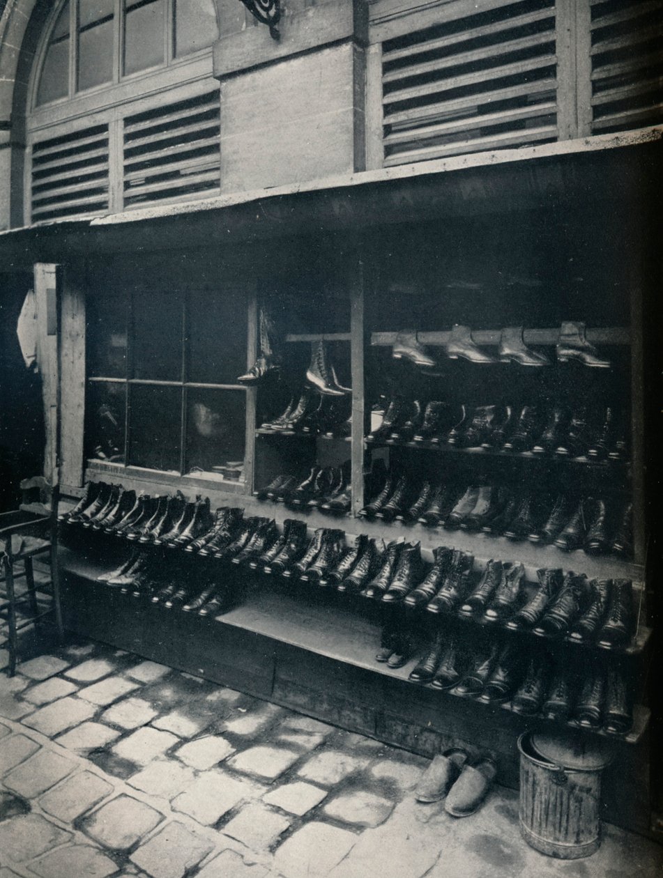 ओल्ड शूज़, c1877--1927, 1929 द्वारा यूजेन एटगेट