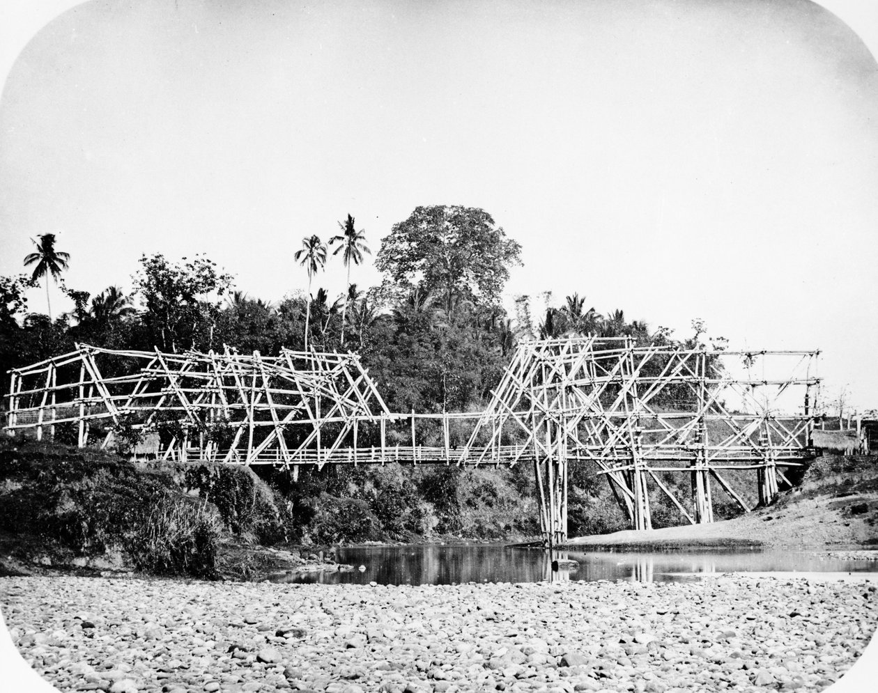 बैम्बू सस्पेंशन ब्रिज, जावा c.1870s द्वारा यूरोपीय फोटोग्राफर