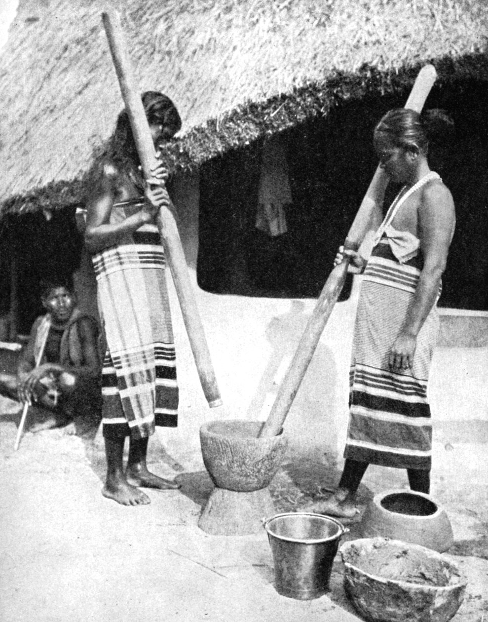 दानेदार महिलाओं को अनाज, नेपाल, 1936। द्वारा ईवोलिंग गैलोवे