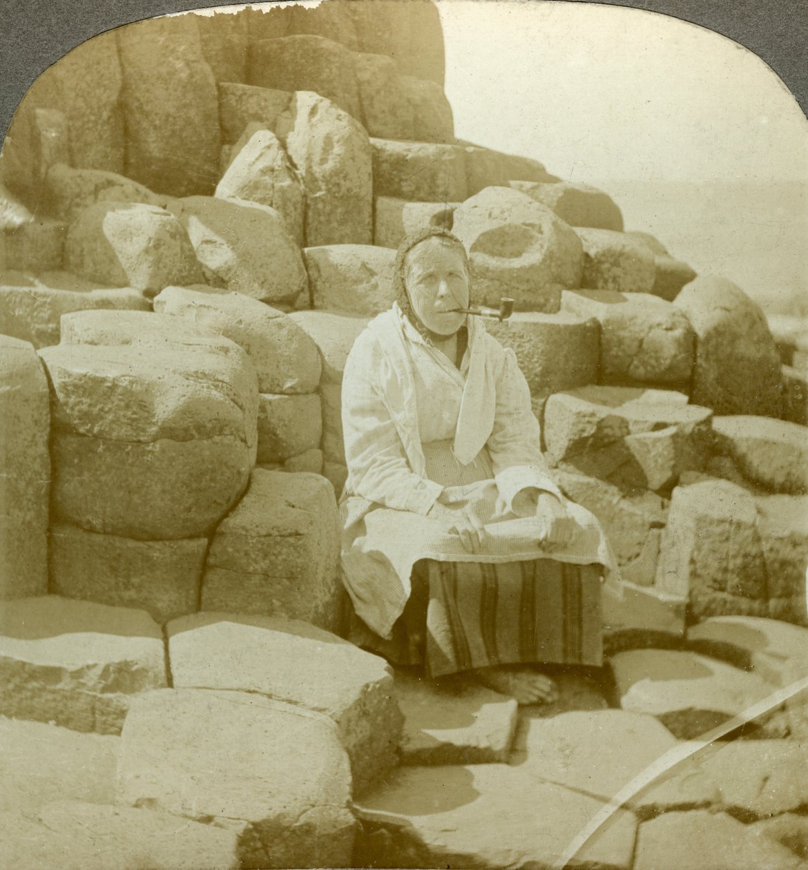 विशिंग चेयर में, दिग्गज सेतु, एंट्रीम, उत्तरी आयरलैंड। द्वारा एक्सेलसियर स्टीरियोस्कोपिक टूर्स