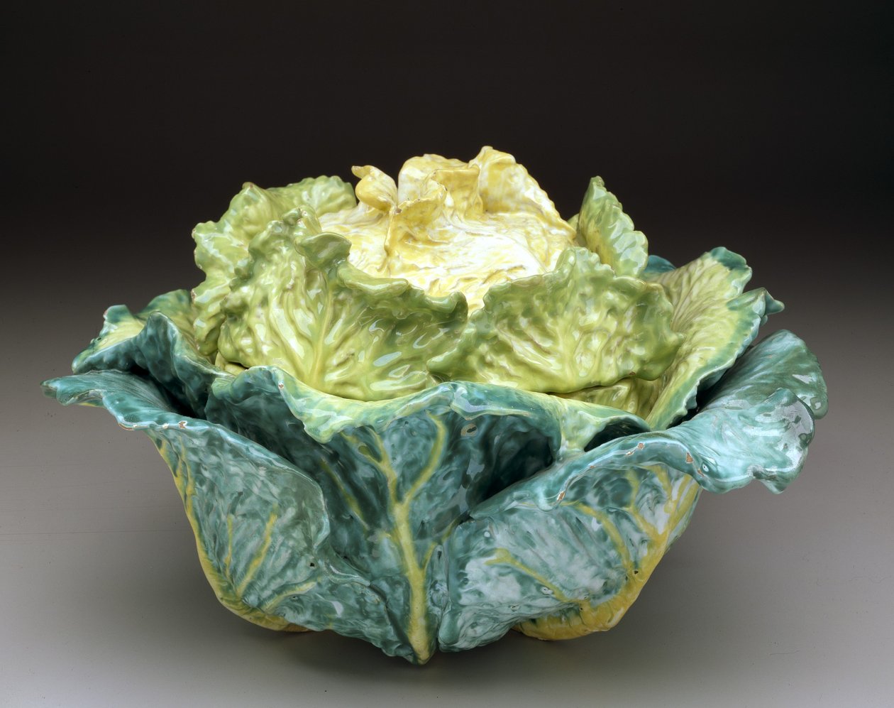 "गोभी" ट्यूरेन और कवर, c.1755 (टिन-ग्लेज़ेड मिट्टी के बरतन) द्वारा फैक्टरी Sceaux