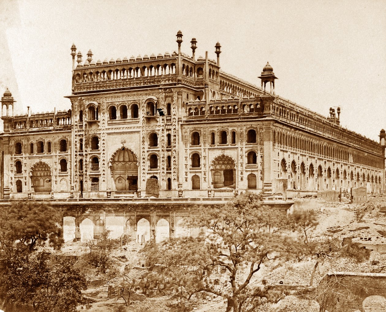 बाहरी आसोफ़-ओउ दोवल्ह इमामबाड़ा और मैदान, लखनऊ द्वारा फेलिस बीटो