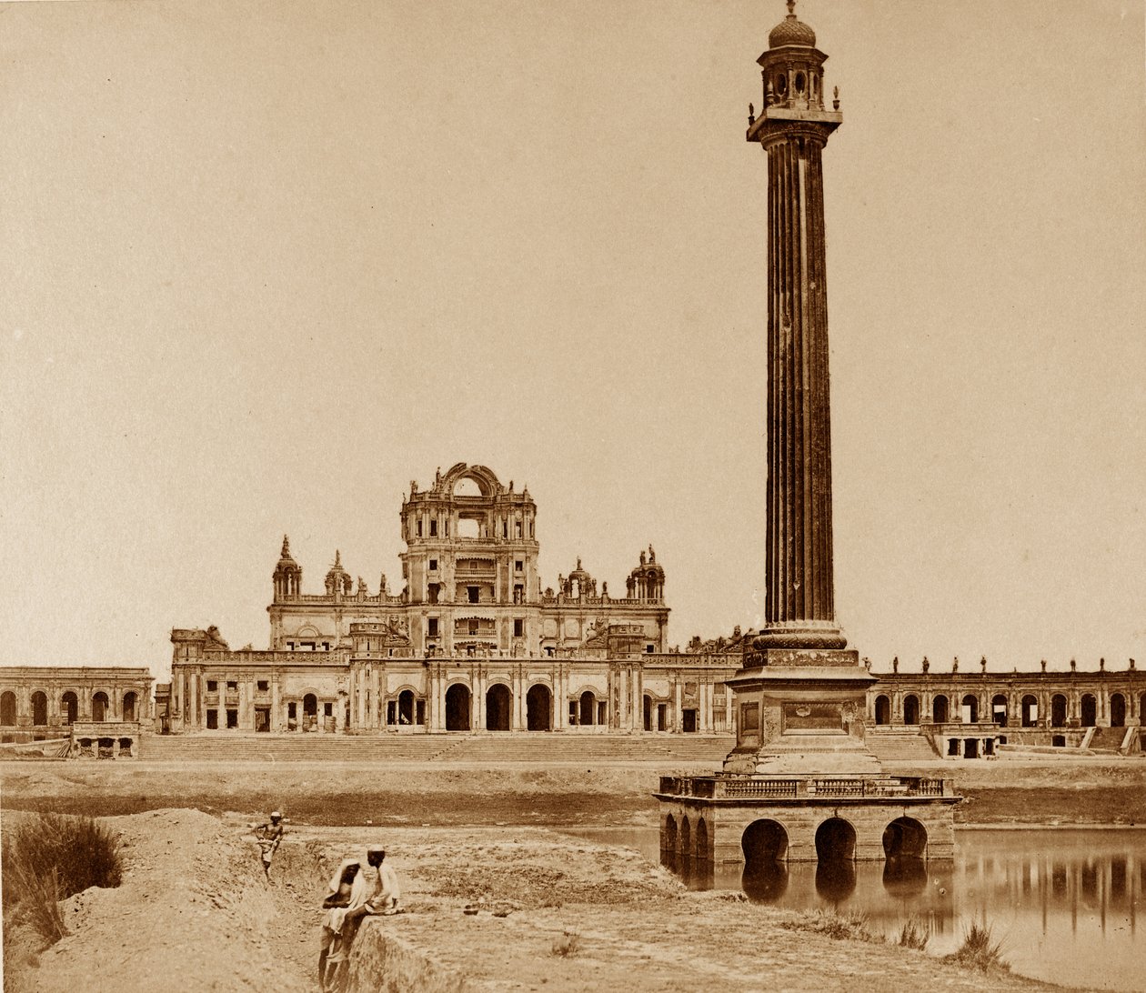 द मार्टिनीयर पिलर द्वारा फेलिस बीटो
