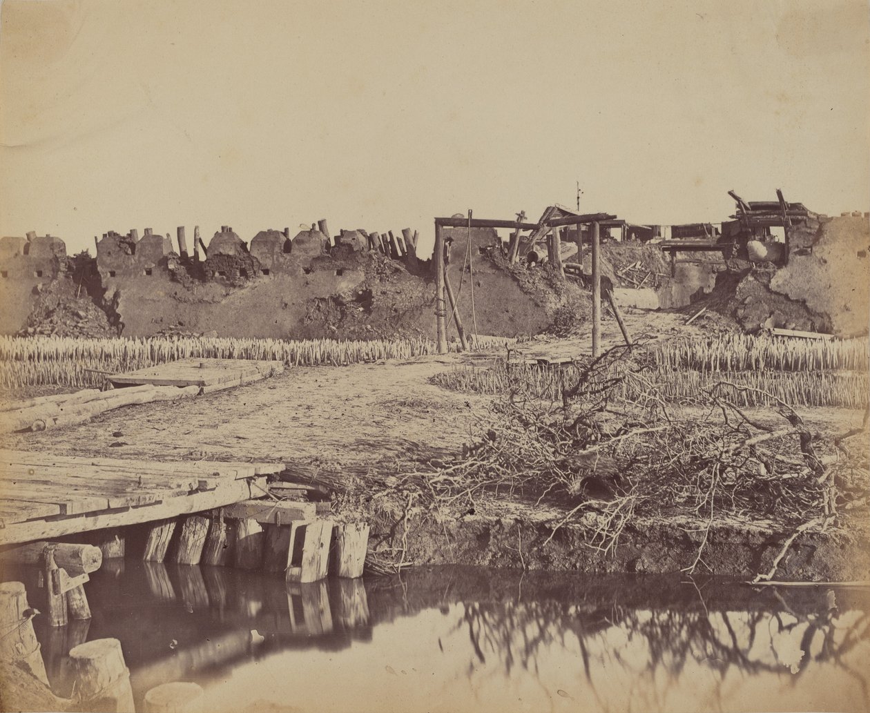 21 अगस्त, 1860, 1860 को अंग्रेजी प्रवेश दिखाते हुए उत्तरी किले का बाहरी भाग। द्वारा फेलिस बीटो