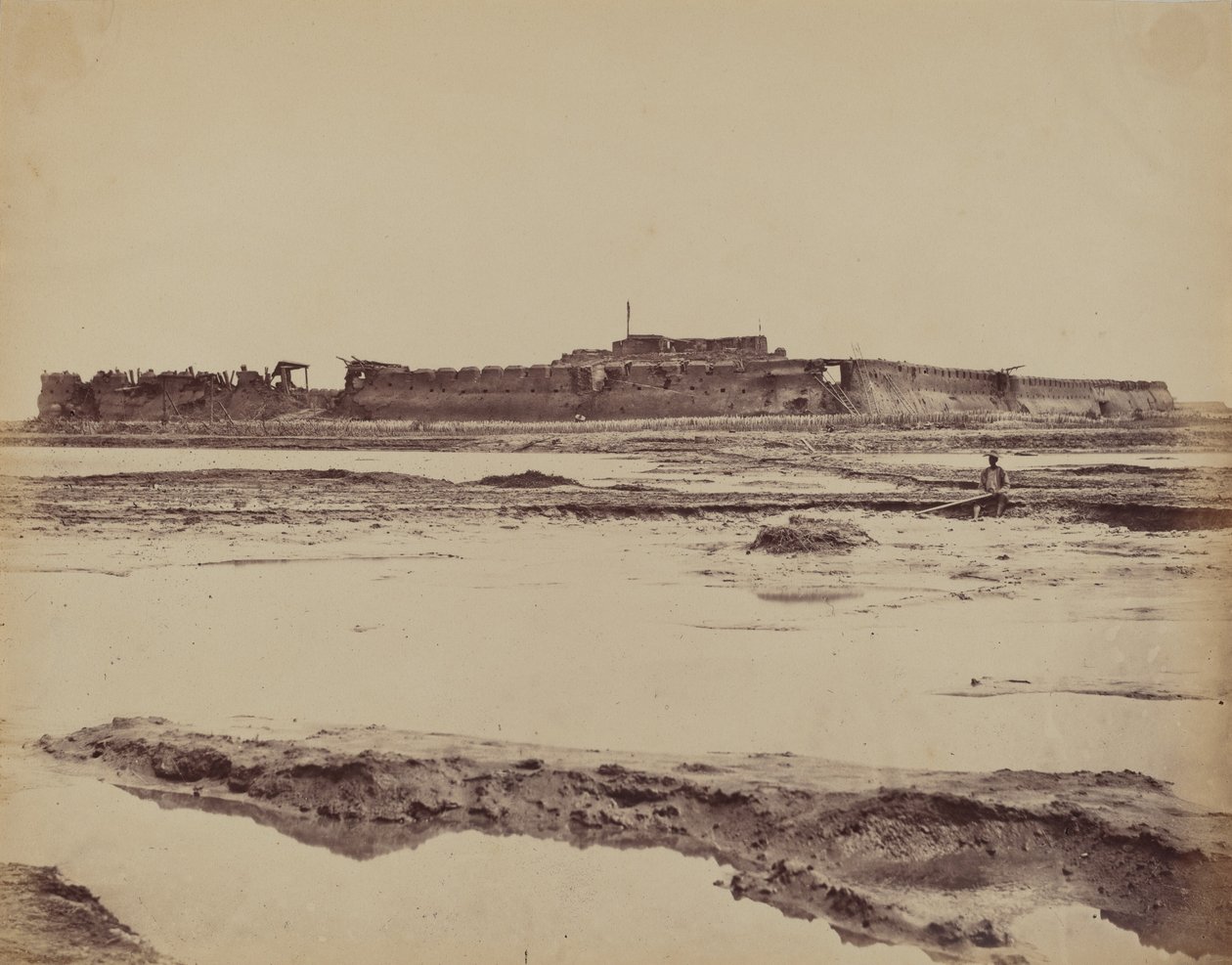 पेइहो नदी पर उत्तरी ताकू किले का बाहरी भाग, अंग्रेजी और फ्रांसीसी प्रवेश द्वार को दर्शाता हुआ, 21 अगस्त, 1860 द्वारा फेलिस बीटो