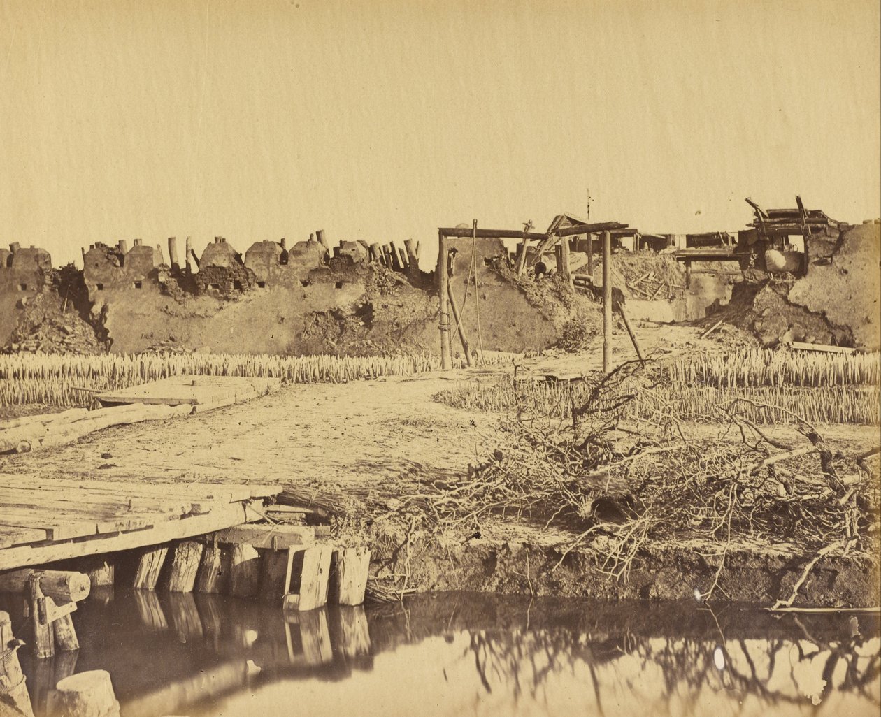 उत्तर किले का बाहरी भाग जो अंग्रेजी प्रवेश अगस्त 21 वीं 1860 को दर्शाता है द्वारा फेलिस बीटो