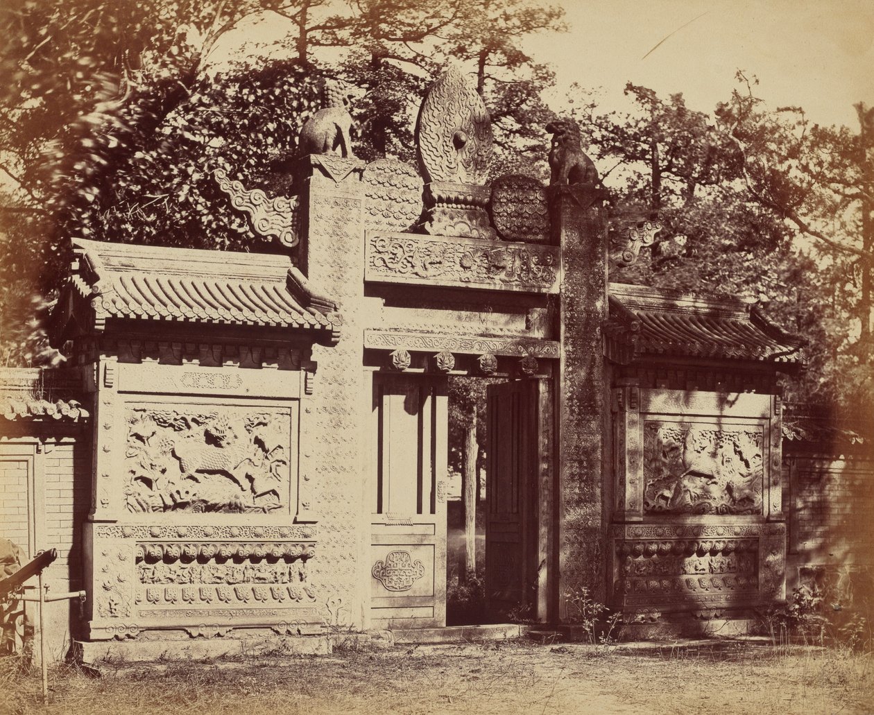 पेकिन के पास मकबरे डिपो का बाहरी भाग, अक्टूबर 1860 द्वारा फेलिस बीटो