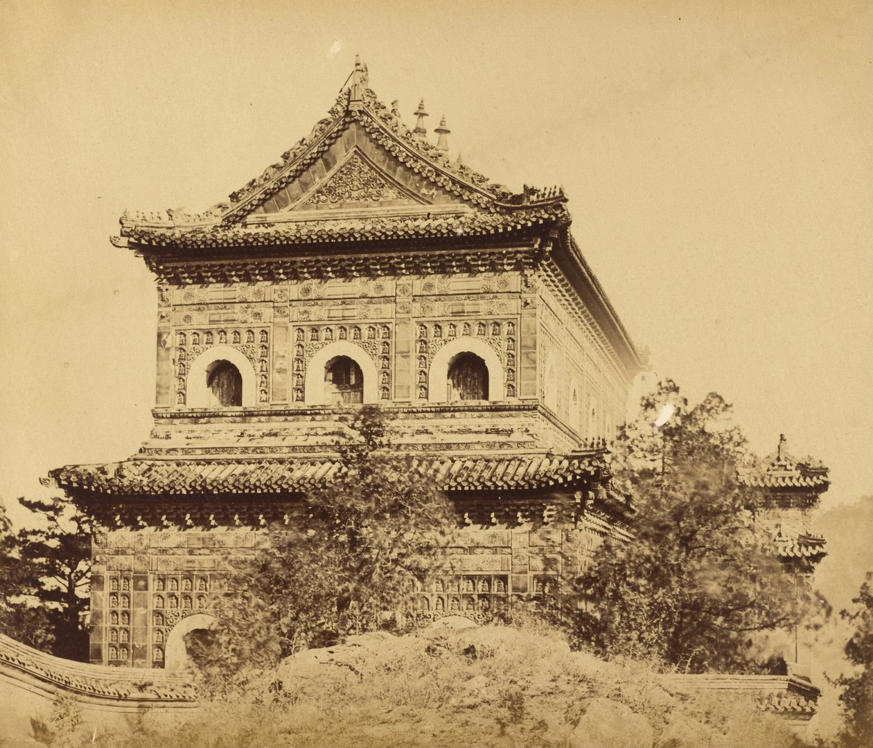 ग्रेट इंपीरियल पोर्सिलेन पैलेस (युआन मिंग युआन), पीकिन, अक्टूबर 1860 द्वारा फेलिस बीटो