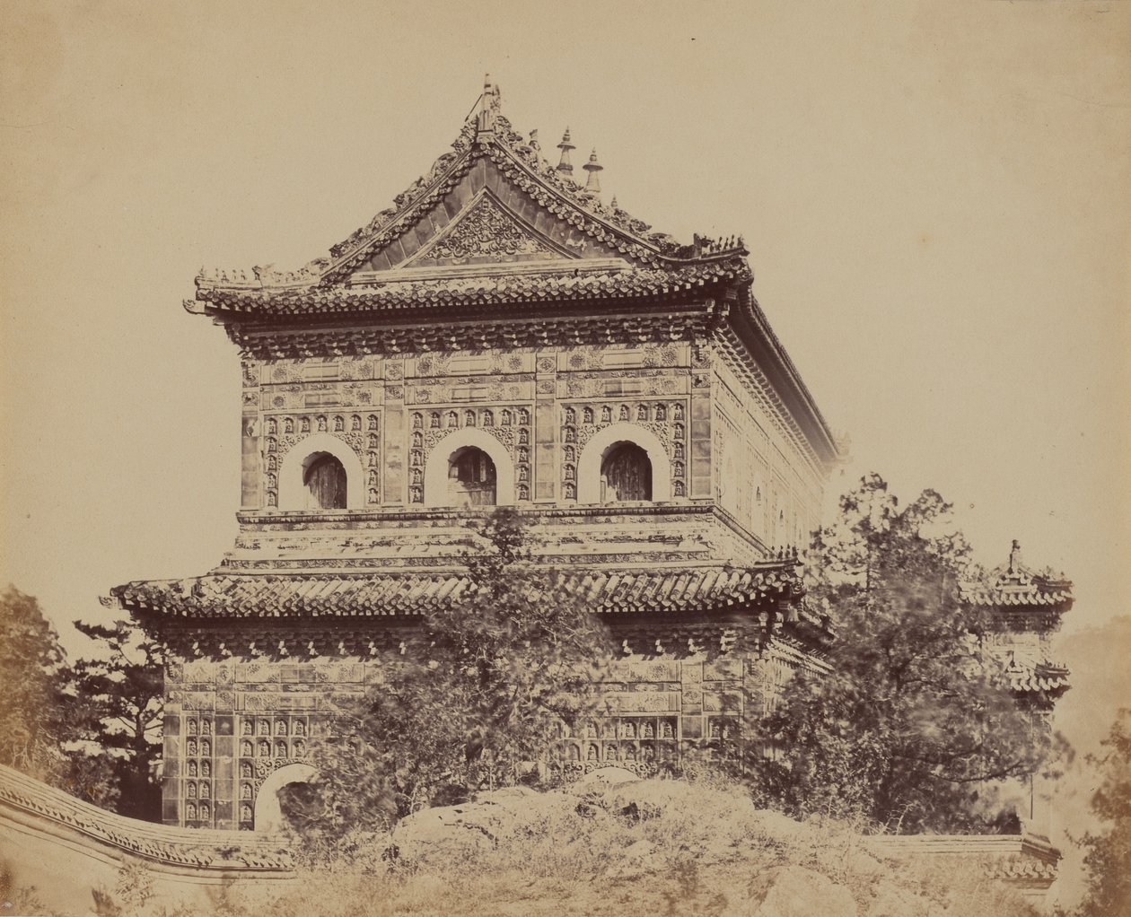 द ग्रेट इंपीरियल पोर्सिलेन पैलेस यूएन मिन यूएन, पेकिन, 18 अक्टूबर, 1860, 1860। द्वारा फेलिस बीटो