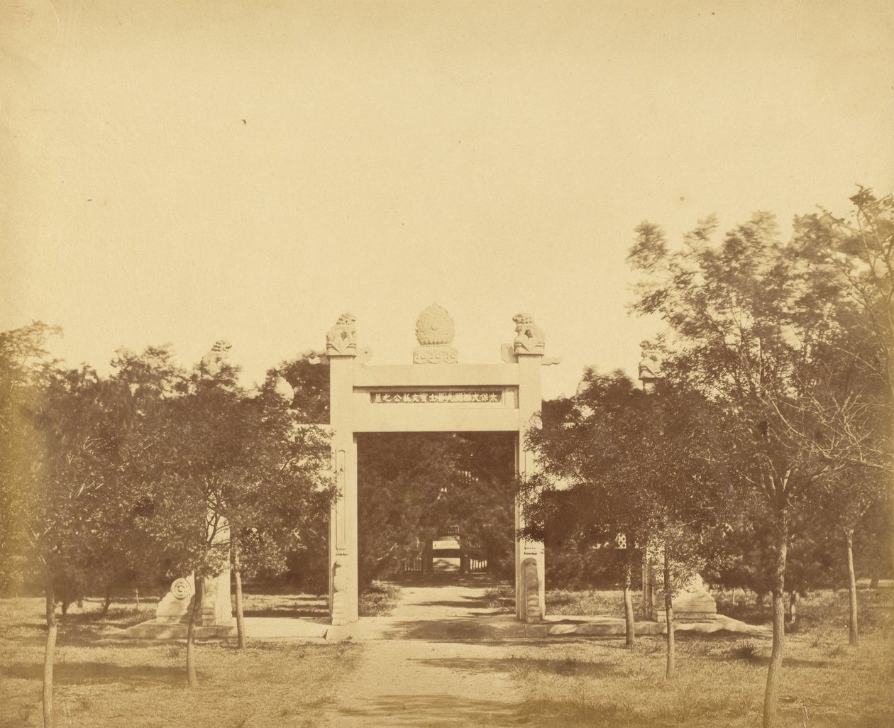 Pa-li-k&39;um के पास मकबरा। 21 सितंबर 1860 को पेकिन के पास हमले का दृश्य द्वारा फेलिस बीटो