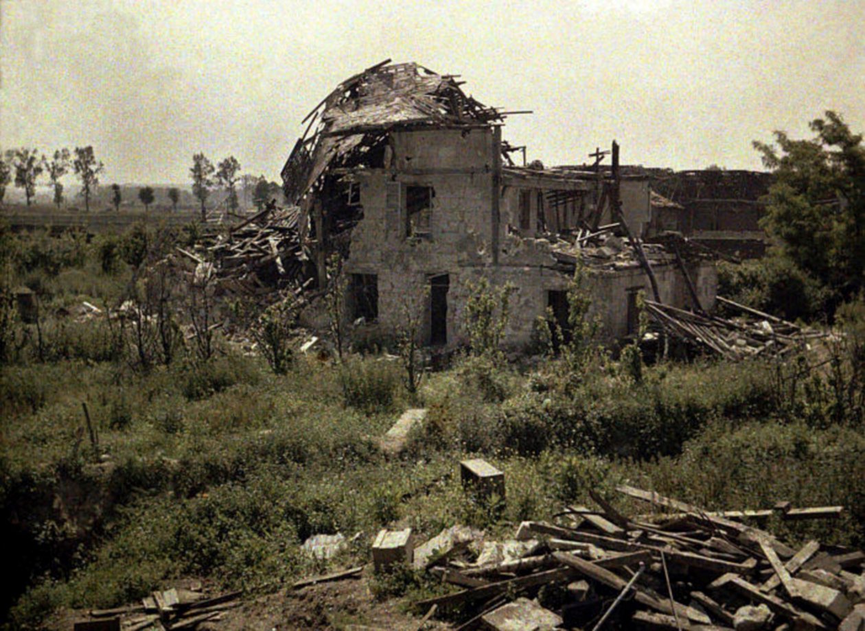 खंडहर, Boissre, Boisre Farm भवन में Soissons, Aisne, France, 1917 (Autochrome) द्वारा फर्नांड क्विल