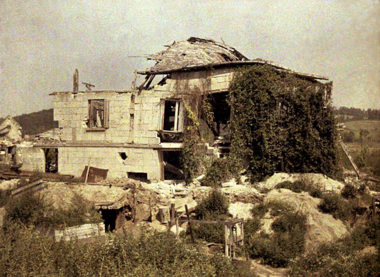 खंडहर, Boissre, Boisre Farm भवन में Soissons, Aisne, France, 1917 (Autochrome) द्वारा फर्नांड क्विल