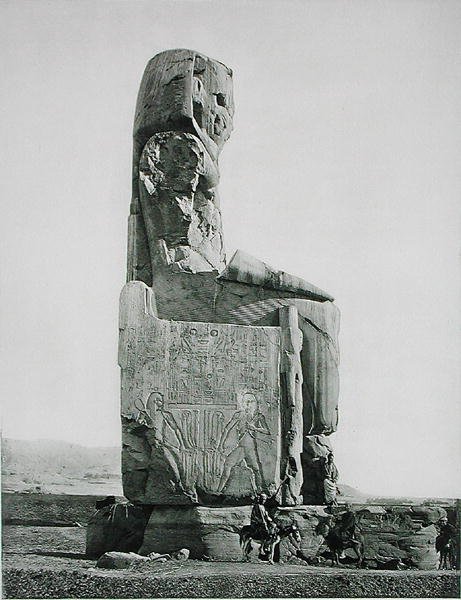 विशाल प्रतिमा, अमेनहोटेप III का मंदिर (सी.1417-1379 ईसा पूर्व) थीब्स, प्रकाशित c.1900 (फोटोग्राव्योर) द्वारा फिल्म्स गौपिल
