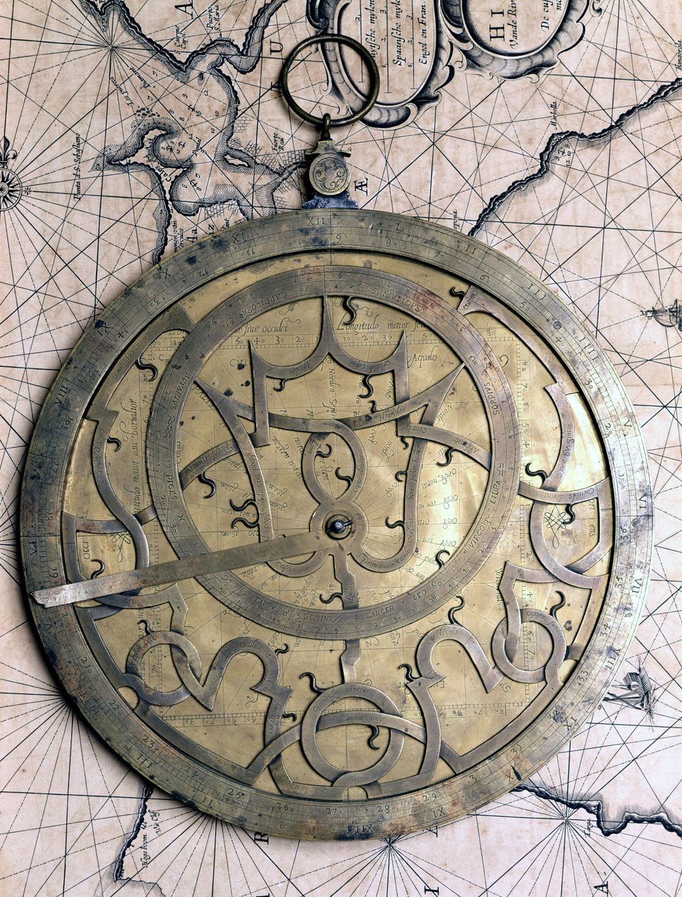 16वीं सदी के फ्लेमिश एस्ट्रोलैब (ल्यूवेन)। म्यूजियो डेल कैस्टेलो, मिलानो द्वारा फ्लेमिश स्कूल