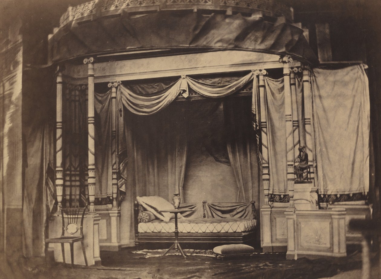 1855 के पेरिस यूनिवर्सल प्रदर्शनी में शयनकक्ष प्रदर्शन द्वारा फेलिक्स जैक्स एंटोनी मौलिन