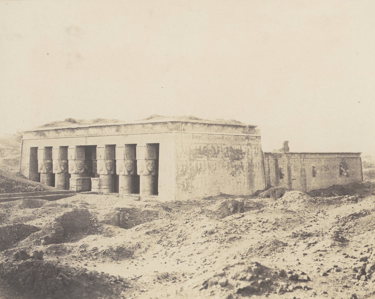 डेंडेरा टेंटिरिस, एथोर का मंदिर - सामान्य दृश्य, 1851-52, 1853-54 मुद्रित। द्वारा फेलिक्स टाइनार्ड